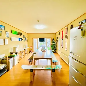  Homestay Yellow House Niseko